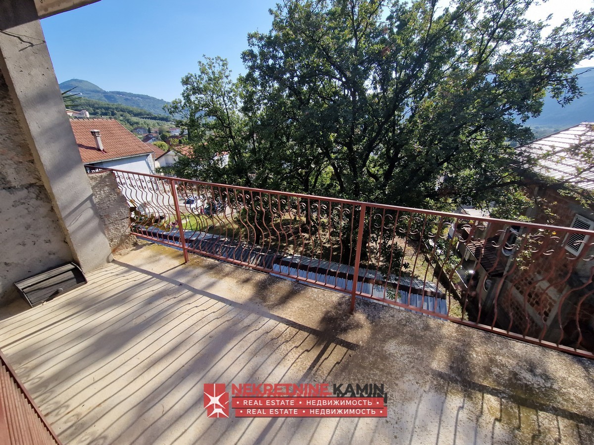 Na prodaju dva stana u Lastvi Grbaljskoj, 3km od plaže Jaz, Kotor